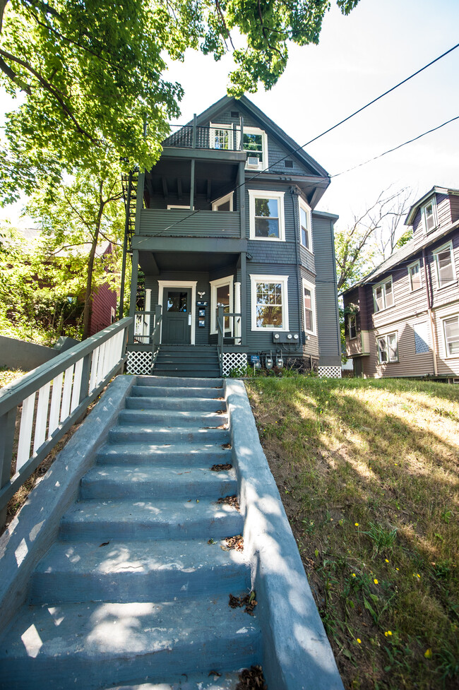 1106 Madison St in Syracuse, NY - Building Photo - Building Photo