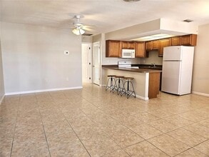 220 Park Blvd N, Unit 202 in Venice, FL - Building Photo - Building Photo