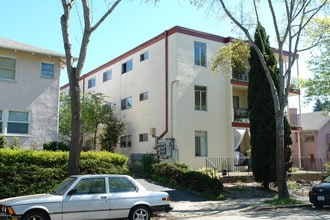 1635 Martin Luther King Jr Way in Berkeley, CA - Foto de edificio - Building Photo