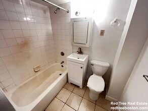 503 Beacon St, Unit A in Boston, MA - Foto de edificio - Building Photo