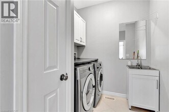 510 Forest Gate Crescent in Waterloo, ON - Building Photo - Building Photo