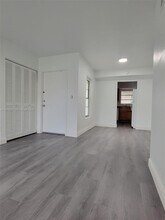 7610 SW 82nd St in South Miami, FL - Foto de edificio - Building Photo