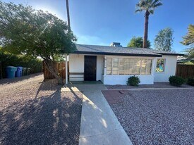 2504 N 52nd St in Phoenix, AZ - Building Photo