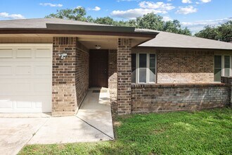 14107 Kint Cir St in San Antonio, TX - Building Photo - Building Photo