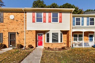 207 Choisy Crescent in Yorktown, VA - Building Photo