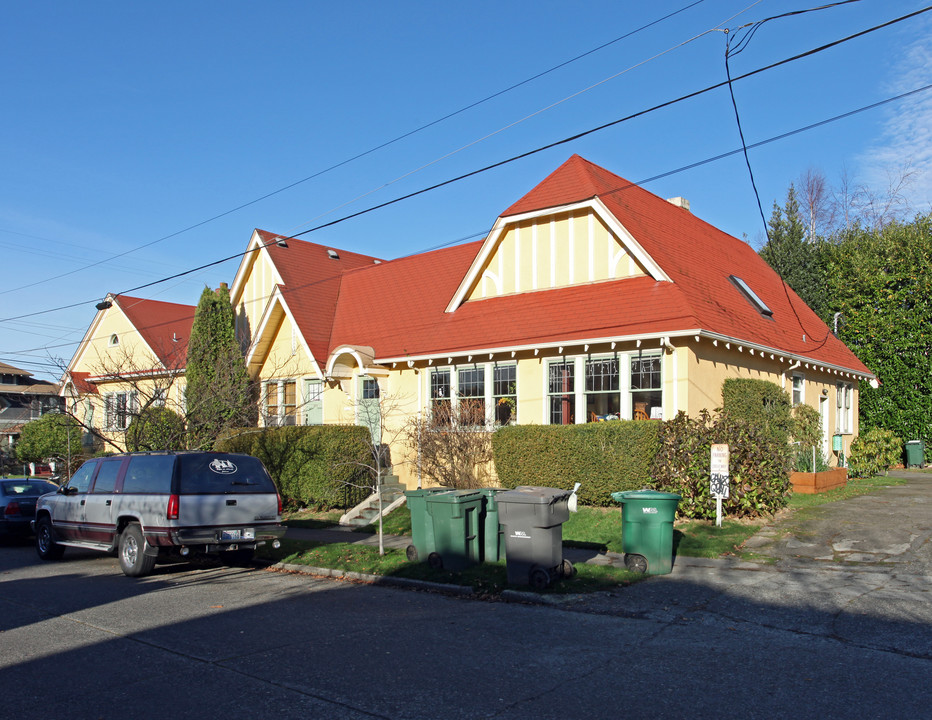 4402 Densmore Ave N in Seattle, WA - Building Photo