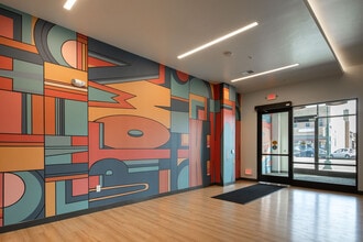 Kenosha Uptown Lofts in Kenosha, WI - Foto de edificio - Lobby