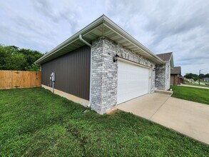 1185 S Calabria Ave in Republic, MO - Building Photo - Building Photo