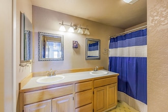 813 S 227th Pl in Des Moines, WA - Building Photo - Building Photo