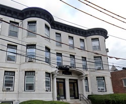 17 Green St, Unit B1 in Brookline, MA - Building Photo