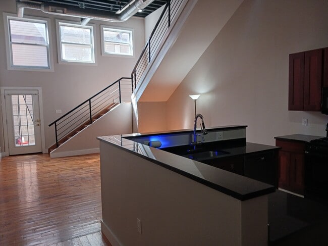 504 Washington St, Unit Lower