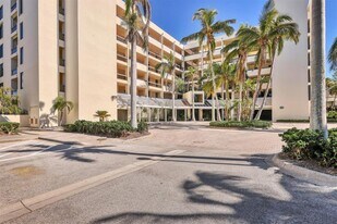 1930 Harbourside Dr in Longboat Key, FL - Building Photo
