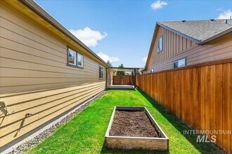 7587 Froman Ave in Garden City, ID - Building Photo - Building Photo