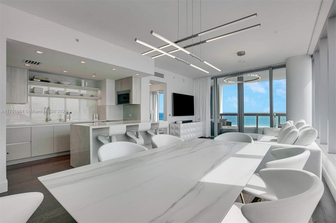 6899 Collins Ave, Unit 1908 in Miami Beach, FL - Building Photo