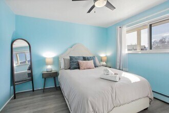 645 Manhattan Plz, Unit 203 in Boulder, CO - Building Photo - Building Photo