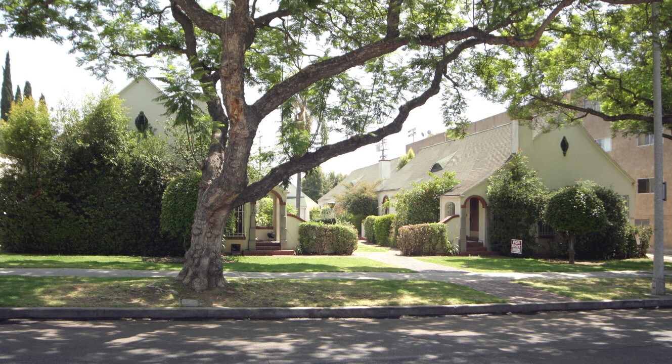 Covert Cottages in Los Angeles, CA - Building Photo