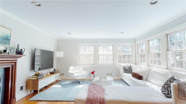 2 Rock Hill Ln in Scarsdale, NY - Building Photo - Building Photo