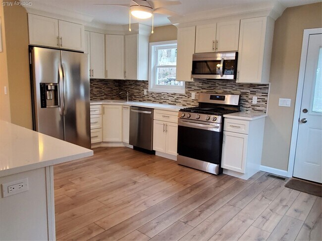 128 Bayville Ave in Bayville, NY - Building Photo - Building Photo