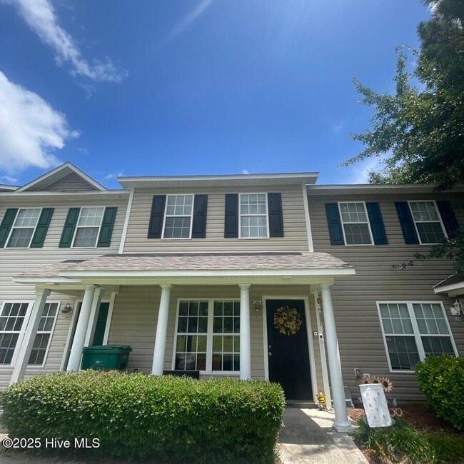 property at 352 Hunting Green Dr