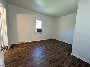 642 Cove Rd in Weirton, WV - Building Photo - Building Photo