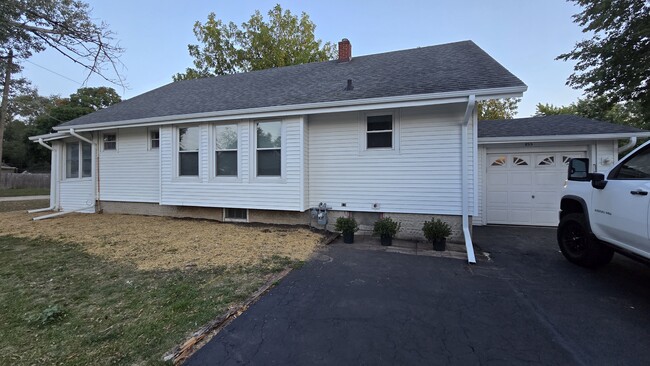 855 Wood Ave in Machesney Park, IL - Building Photo - Building Photo