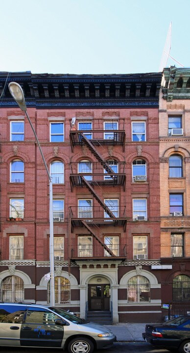 372 W 127th St in New York, NY - Building Photo