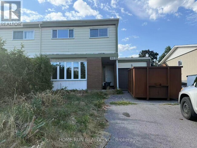 property at 1285 Meadowlands Dr E