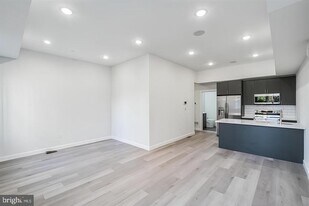 2417 N 7th St in Philadelphia, PA - Building Photo