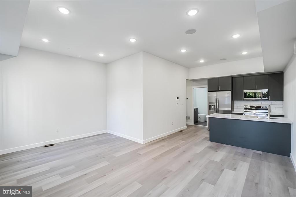 2417 N 7th St in Philadelphia, PA - Building Photo