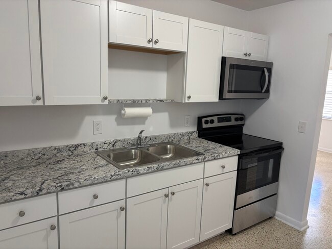 751 Hummingbird Way in North Palm Beach, FL - Foto de edificio - Building Photo