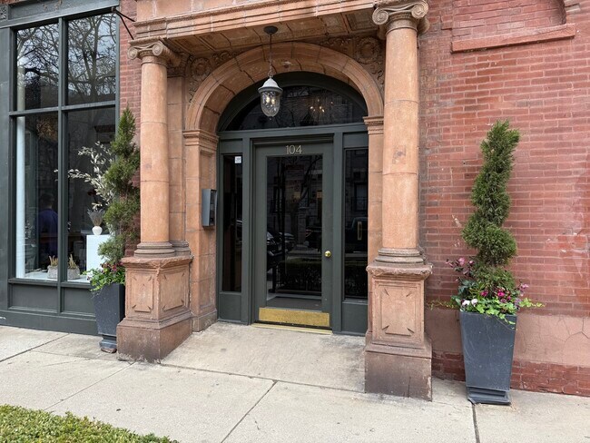 property at 104 W Oak St