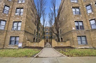 2336 W Addison St, Unit Unit I2 in Chicago, IL - Building Photo