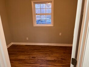 914 Fir Pl in Greensboro, NC - Foto de edificio - Building Photo