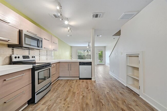 1101 Grove Blvd in Austin, TX - Building Photo - Building Photo
