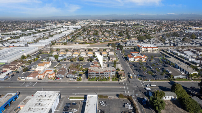 Duke Apartment Homes in Huntington Beach, CA - Foto de edificio - Building Photo