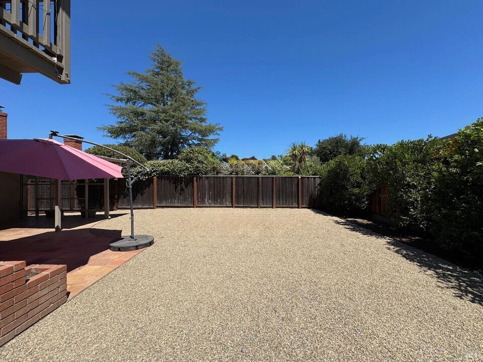 1971 Olive Ave in St Helena, CA - Building Photo