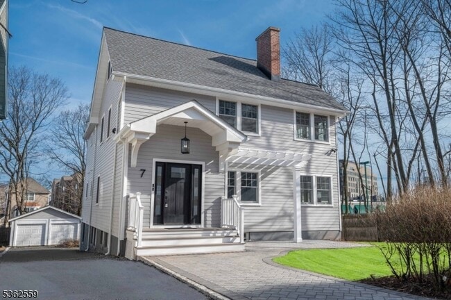 property at 7 Francis Pl