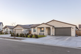 Century Communities Monarch in Kingsburg, CA - Building Photo - Building Photo