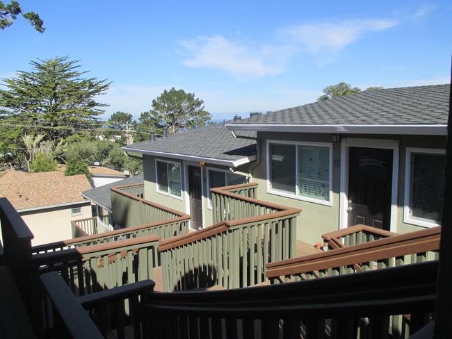 Pacific Court in Monterey, CA - Foto de edificio - Building Photo