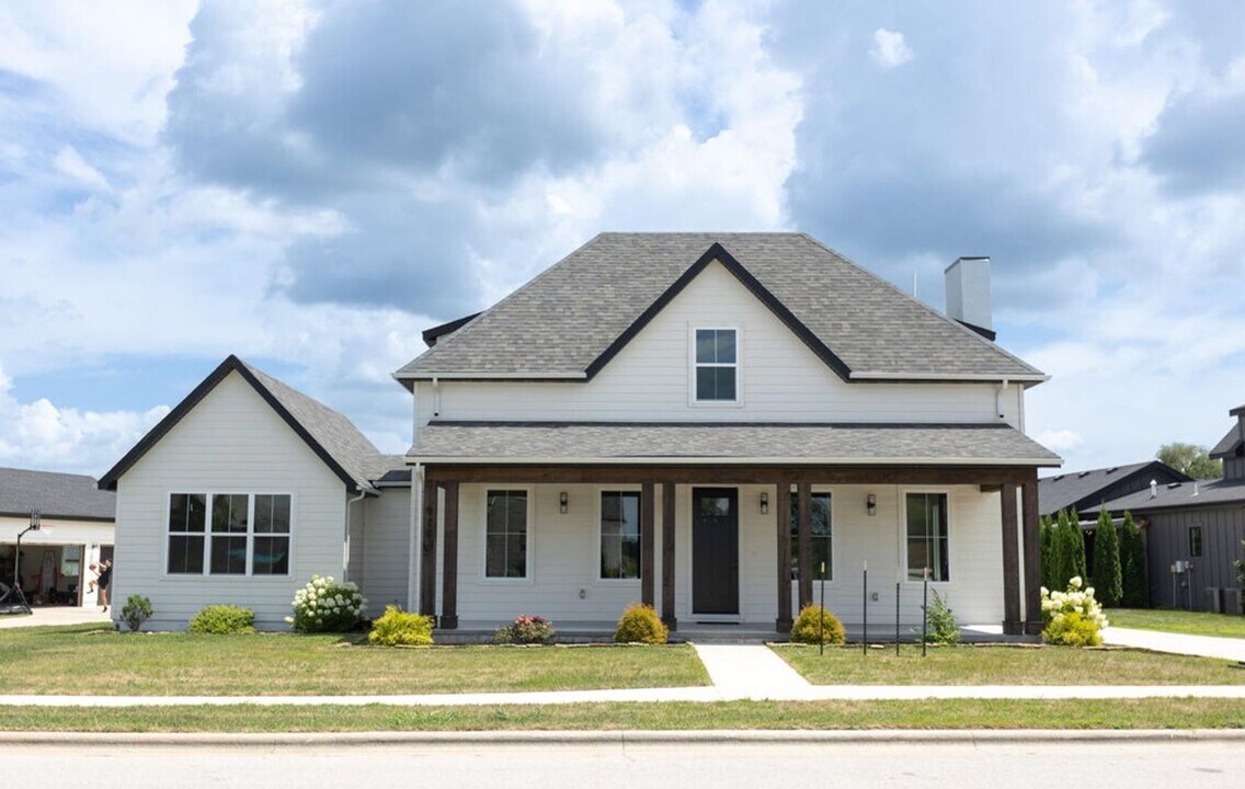 970 E Vly Trl Dr in Republic, MO - Building Photo