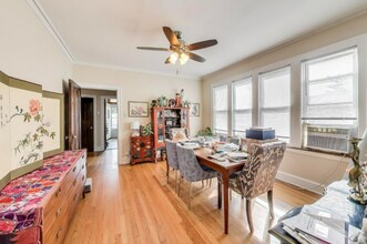 2433 W Dakin St, Unit 2 in Chicago, IL - Building Photo - Building Photo