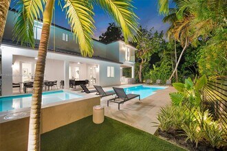 5801 SW 35th St in Miami, FL - Building Photo - Building Photo