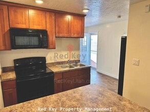 468 E Vine St in Tooele, UT - Building Photo - Building Photo