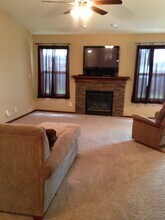 2901 SE Stonegate Dr in Grimes, IA - Foto de edificio - Building Photo