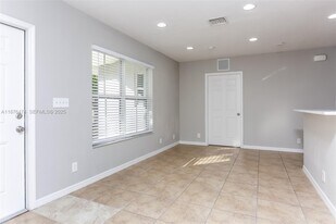 5819 Wilson St in Hollywood, FL - Building Photo