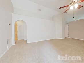 13822 Gentle Woods Ave in Riverview, FL - Building Photo - Building Photo