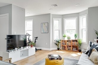 19 Plymouth St, Unit 2 in Cambridge, MA - Building Photo - Building Photo