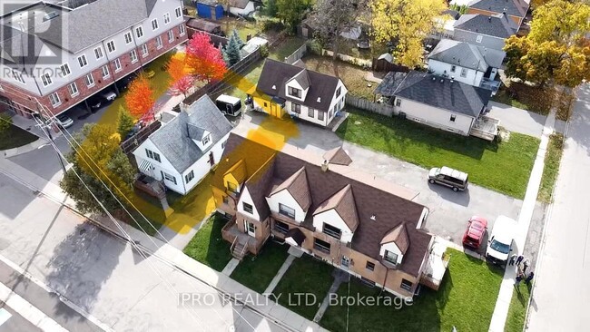 3 Henderson Ave