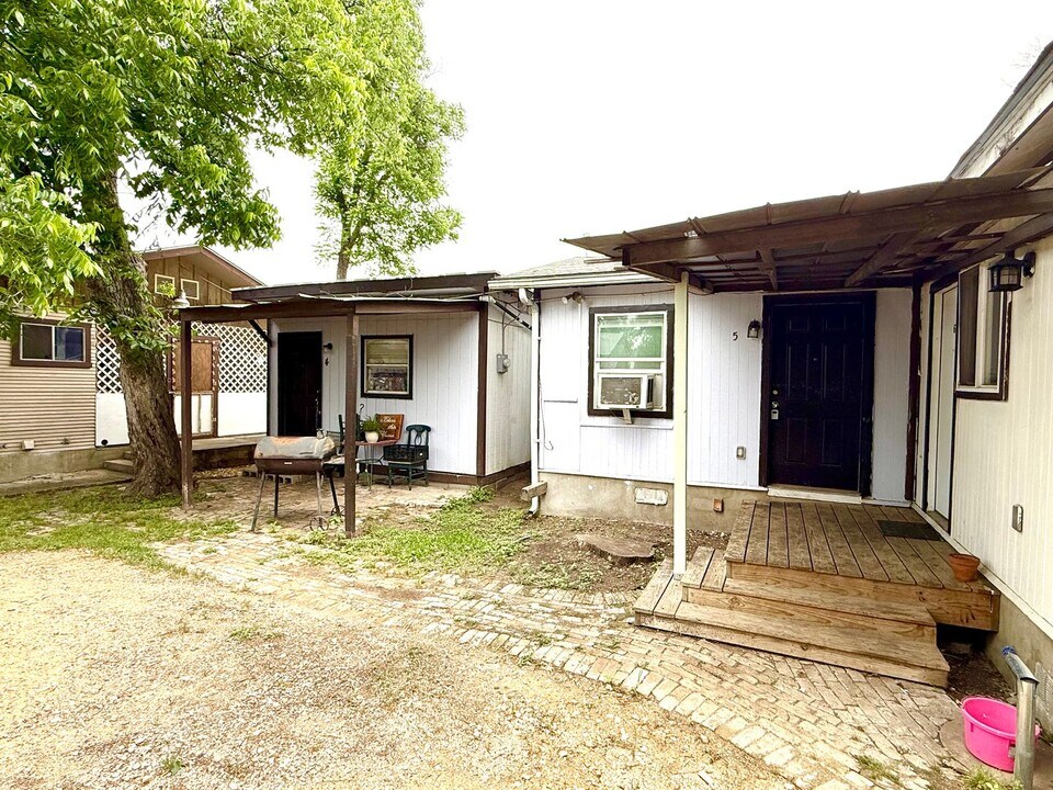2614 Monterey Street in San Antonio, TX - Building Photo