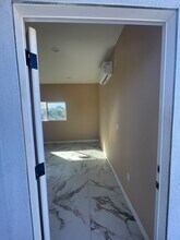 7642 Etiwanda Ave in Los Angeles, CA - Building Photo - Building Photo